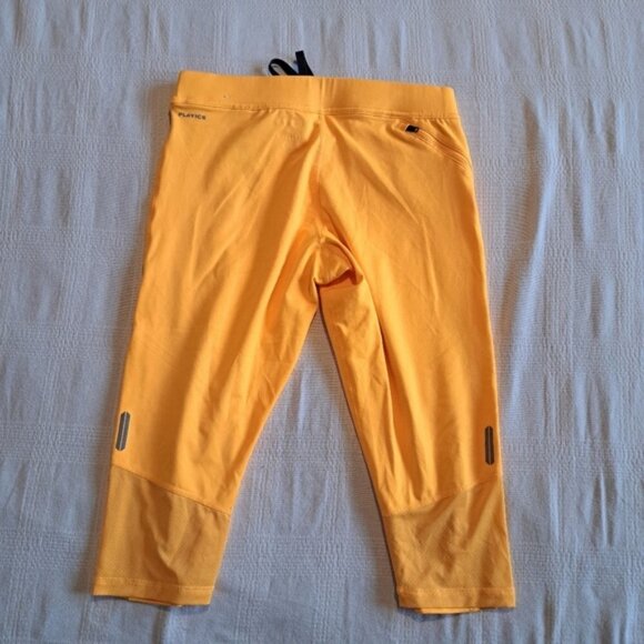 Reebok womens size Medium cropped Play Ice yellow leggings - Picture 5 of 8